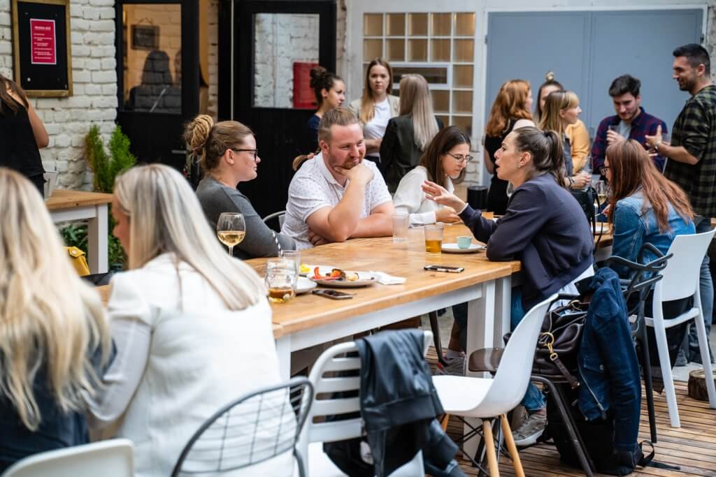 Občerstvení a komunikace