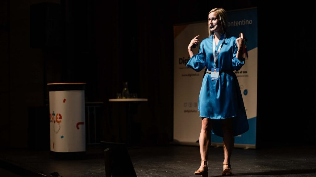 Petra Dolejšová přednáší své právní sedmero