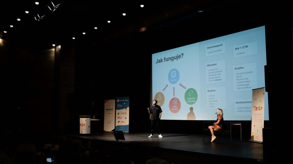 David Čedík a Jana Plháková přednáší o community managementu