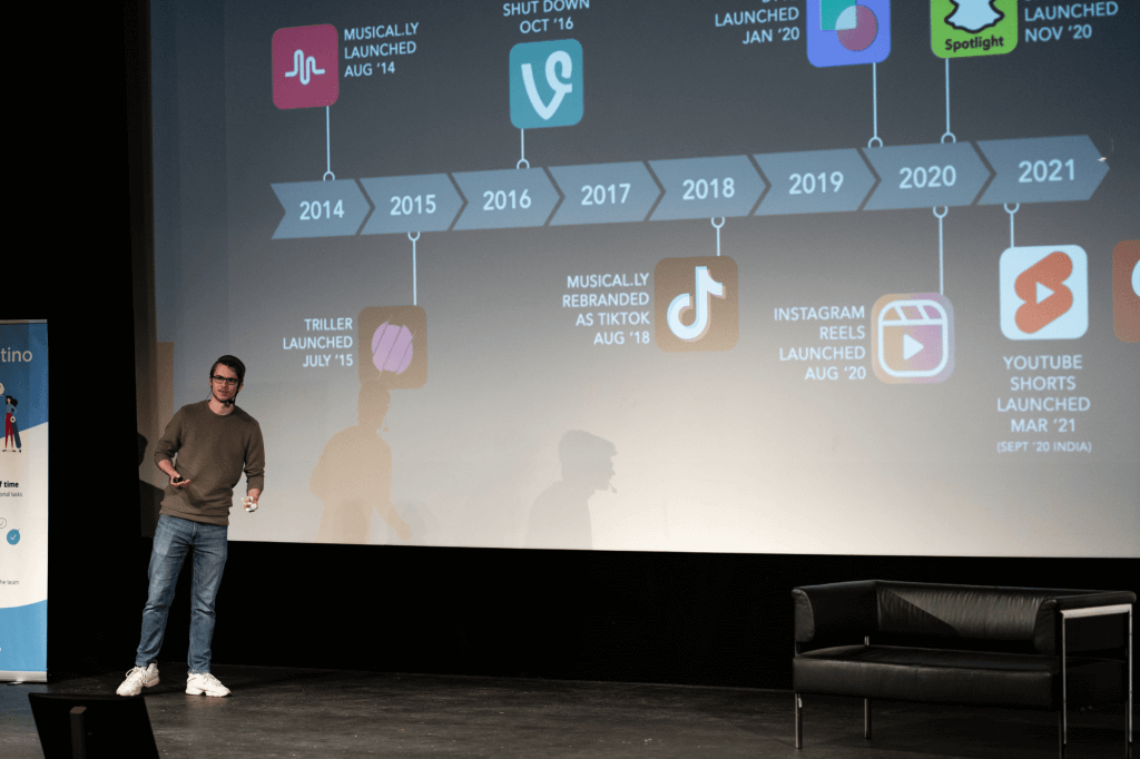 Vít Janda přednáší o TikToku a videích krátkého formátu