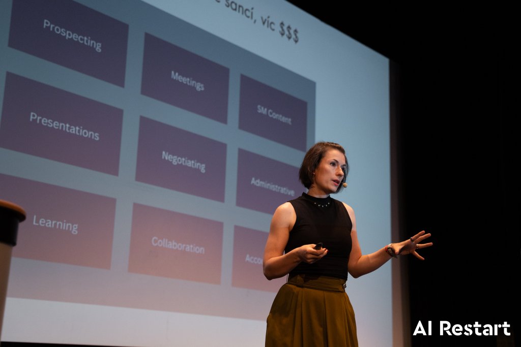 Anna Bohoněk přednáší na AI Restartu 2023