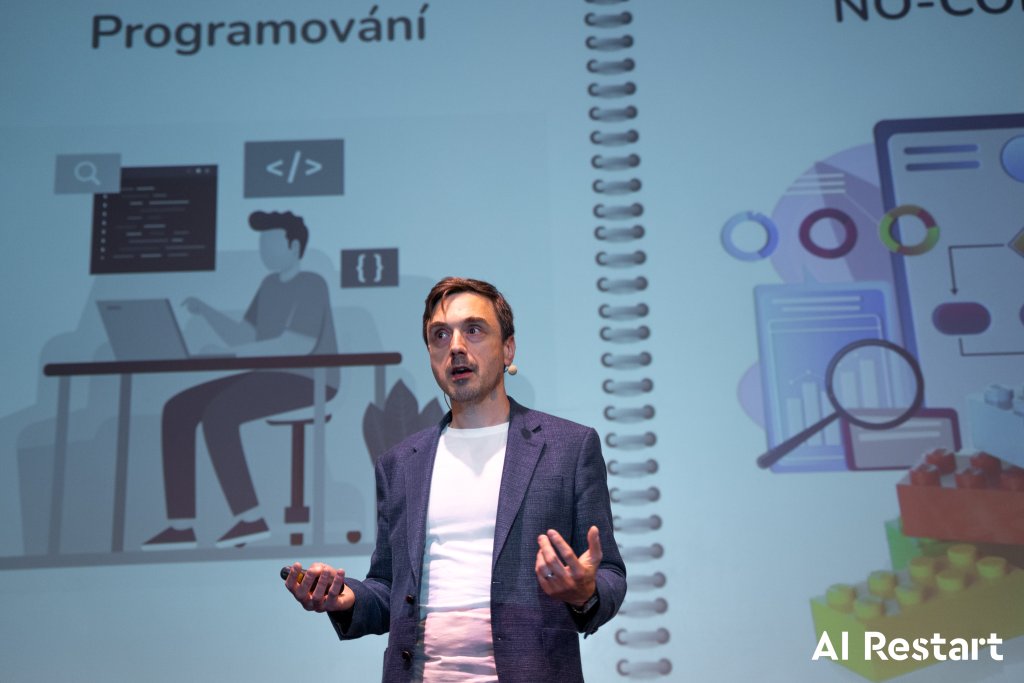 Eduard Hlava přednáší na AI Restart 2023