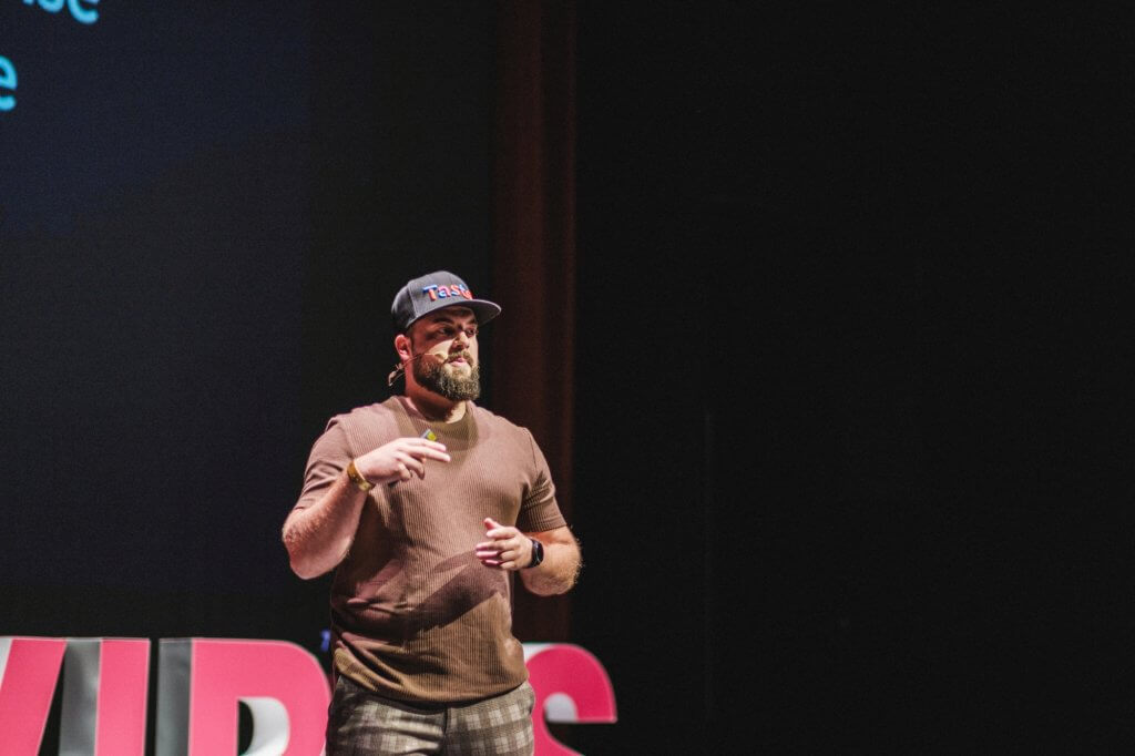 Richard Klačko přednáší na konferenci SEO Vibes v Budapešti