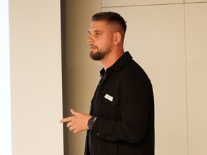 Jaký byl E-mail Date #4?