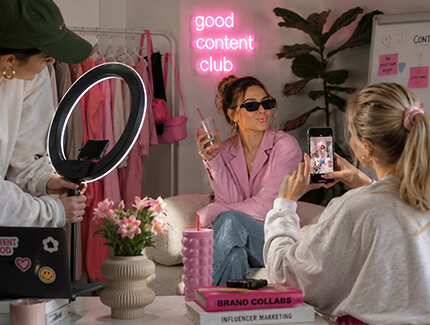 Collab, nebo Paid Partnership? Obojí je kinda chic